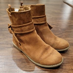 Girls brown boots